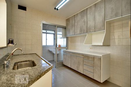 Cozinha de apartamento para alugar com 2 quartos, 56m² em Vila Pompéia, São Paulo