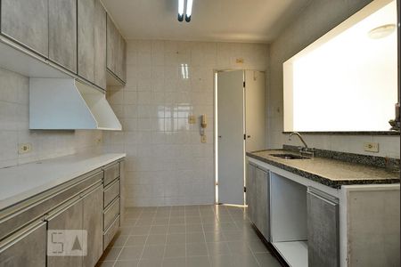 Cozinha de apartamento para alugar com 2 quartos, 56m² em Vila Pompéia, São Paulo