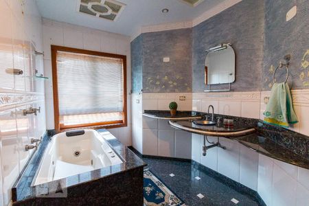 Casa à venda com 450m², 3 quartos e 5 vagasBanheiro quarto 2 suíte