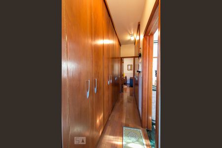 Casa à venda com 450m², 3 quartos e 5 vagasCloset quarto 1 suíte