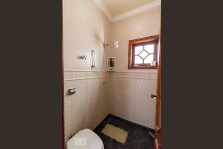 Casa à venda com 450m², 3 quartos e 5 vagasBanheiro de serviço