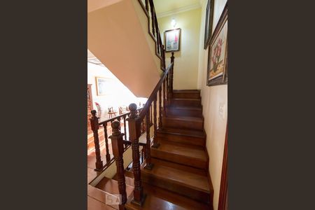 Casa à venda com 450m², 3 quartos e 5 vagasEscadas