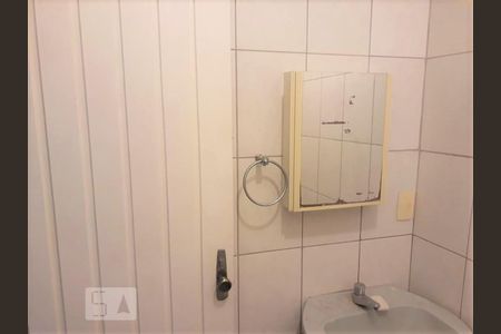 Casa para alugar com 139m², 2 quartos e 2 vagasBanheiro da Edicula