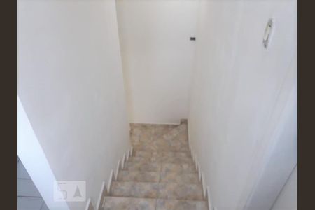 Escada segundo andar de casa para alugar com 2 quartos, 139m² em Vila Brasílio Machado, São Paulo