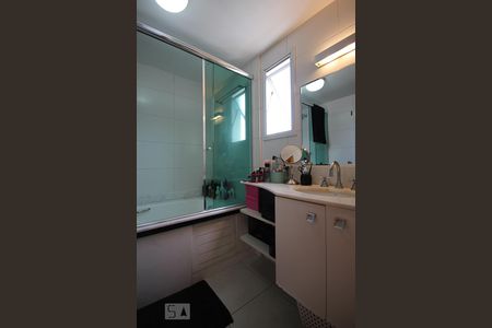 Apartamento à venda com 85m², 2 quartos e 2 vagasBanheiro da Suíte 2