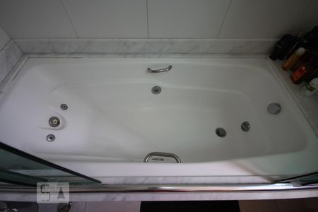 Apartamento à venda com 85m², 2 quartos e 2 vagasBanheiro da Suíte 2