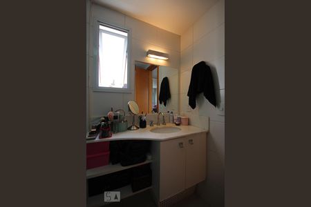 Apartamento à venda com 85m², 2 quartos e 2 vagasBanheiro da Suíte 2