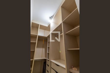 Casa à venda com 450m², 6 quartos e 4 vagasSuíte 2  - Closet