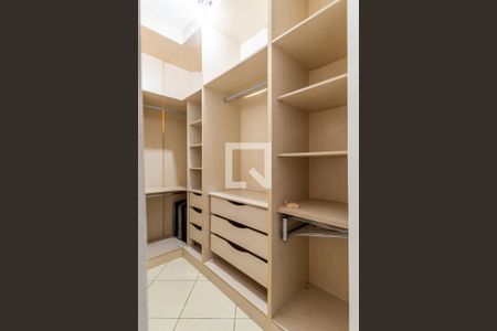 Casa à venda com 450m², 6 quartos e 4 vagasSuíte 2  - Closet