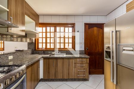 Casa à venda com 450m², 6 quartos e 4 vagasCozinha