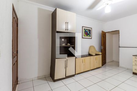 Casa à venda com 450m², 6 quartos e 4 vagasQuarto de Serviço