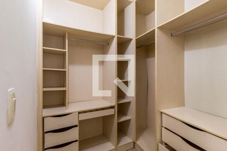 Casa à venda com 450m², 6 quartos e 4 vagasEdícula - Closet
