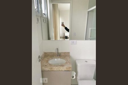 Banheiro de kitnet/studio para alugar com 1 quarto, 28m² em Santana, São Paulo