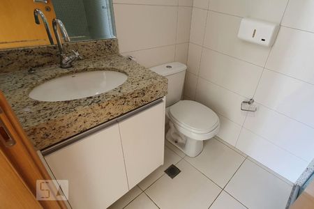 Banheiro de kitnet/studio para alugar com 1 quarto, 35m² em Setor Bueno, Goiânia