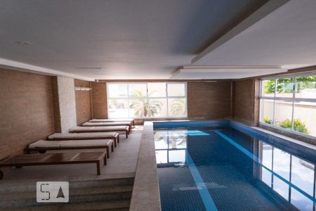 Studio para alugar com 35m², 1 quarto e 1 vaga Studio para alugar com 35m², 1 quarto e 1 vagaPiscina