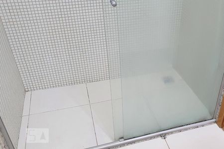 Banheiro de kitnet/studio para alugar com 1 quarto, 35m² em Setor Bueno, Goiânia