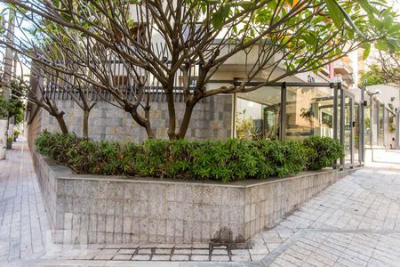 Apartamento à venda com 200m², 4 quartos e 3 vagas Apartamento à venda com 200m², 4 quartos e 3 vagasEntrada