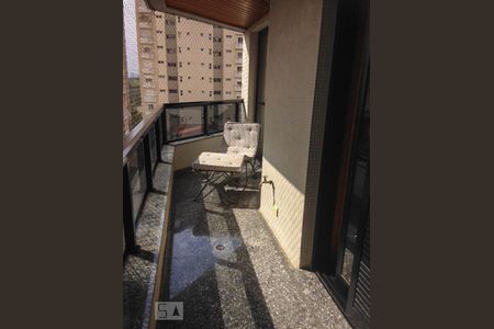 Apartamento à venda com 200m², 4 quartos e 3 vagas Apartamento à venda com 200m², 4 quartos e 3 vagasVaranda