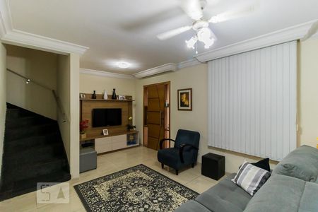 Casa à venda com 200m², 3 quartos e 4 vagas Casa à venda com 200m², 3 quartos e 4 vagasSala de Estar