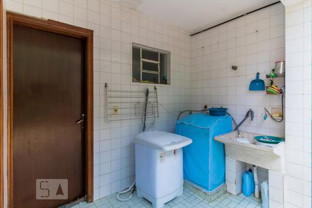 Casa à venda com 200m², 3 quartos e 4 vagas Casa à venda com 200m², 3 quartos e 4 vagasÁrea de Serviço