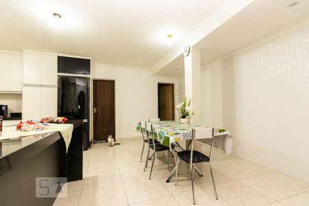 Casa à venda com 235m², 4 quartos e 2 vagasCozinha