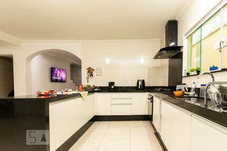 Casa à venda com 235m², 4 quartos e 2 vagasCozinha