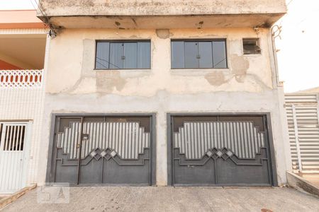 Casa à venda com 235m², 4 quartos e 2 vagasFachada 