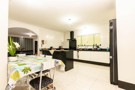 Casa à venda com 235m², 4 quartos e 2 vagasCozinha