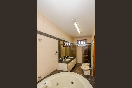 Casa à venda com 380m², 4 quartos e 4 vagasBanheiro Suíte master