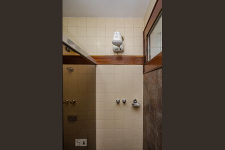 Casa à venda com 380m², 4 quartos e 4 vagasBanheiro da Suíte 2