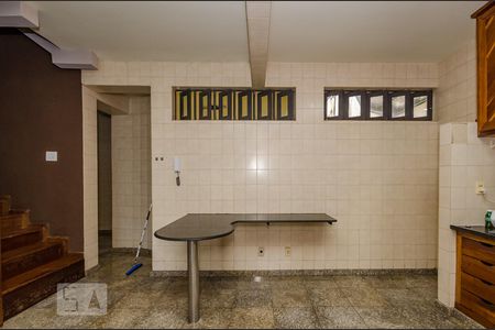 Casa à venda com 380m², 4 quartos e 4 vagasCozinha