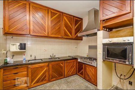 Casa à venda com 380m², 4 quartos e 4 vagasCozinha