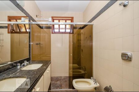 Casa à venda com 380m², 4 quartos e 4 vagasBanheiro Suíte master