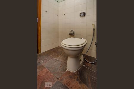 Casa à venda com 380m², 4 quartos e 4 vagasBanheiro da Suíte 2