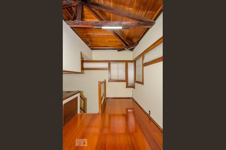 Casa à venda com 380m², 4 quartos e 4 vagasEscritório Suíte master