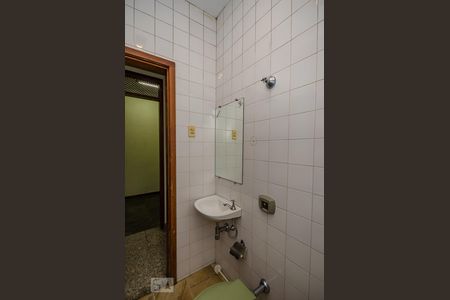 Casa à venda com 380m², 4 quartos e 4 vagasBanheiro de Serviço