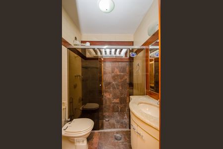 Casa à venda com 380m², 4 quartos e 4 vagasBanheiro da Suíte 2