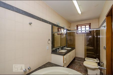 Casa à venda com 380m², 4 quartos e 4 vagasBanheiro Suíte master