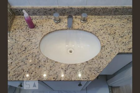 Apartamento para alugar com 62m², 2 quartos e 2 vagas Apartamento para alugar com 62m², 2 quartos e 2 vagasDetalhe do banheiro