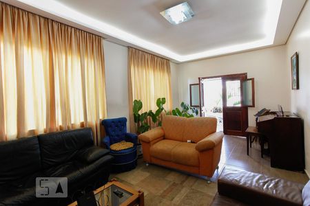 Sala de casa à venda com 3 quartos, 230m² em Vila Mira, São Paulo