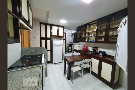 Apartamento à venda com 160m², 4 quartos e 2 vagas Apartamento à venda com 160m², 4 quartos e 2 vagasCozinha