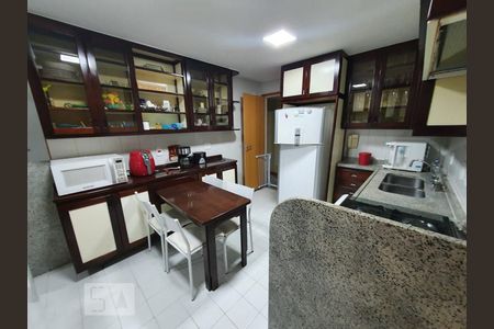 Apartamento à venda com 160m², 4 quartos e 2 vagas Apartamento à venda com 160m², 4 quartos e 2 vagasCozinha