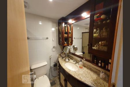 Apartamento à venda com 160m², 4 quartos e 2 vagas Apartamento à venda com 160m², 4 quartos e 2 vagasBanheiro