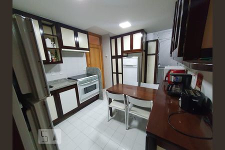 Apartamento à venda com 160m², 4 quartos e 2 vagas Apartamento à venda com 160m², 4 quartos e 2 vagasCozinha