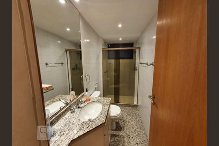 Apartamento à venda com 160m², 4 quartos e 2 vagas Apartamento à venda com 160m², 4 quartos e 2 vagasBanheiro da Suíte 1