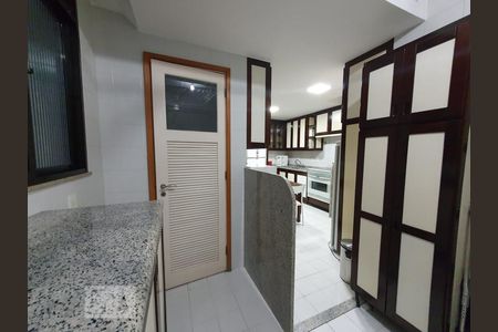 Apartamento à venda com 160m², 4 quartos e 2 vagas Apartamento à venda com 160m², 4 quartos e 2 vagasÁrea de Serviço