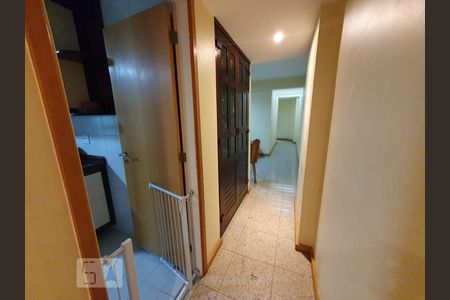 Apartamento à venda com 160m², 4 quartos e 2 vagas Apartamento à venda com 160m², 4 quartos e 2 vagasCorredor