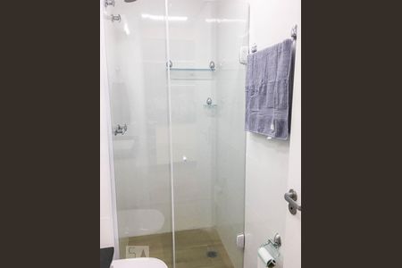 Banheiro de kitnet/studio para alugar com 1 quarto, 30m² em Campo Belo, São Paulo