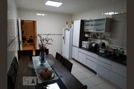 Casa à venda com 270m², 3 quartos e 2 vagasCozinha