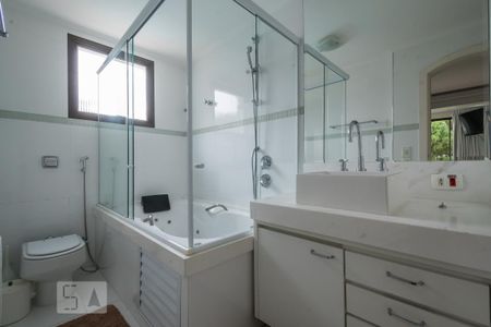 Apartamento para alugar com 147m², 3 quartos e 2 vagas Apartamento para alugar com 147m², 3 quartos e 2 vagasBanheiro Suíte 1